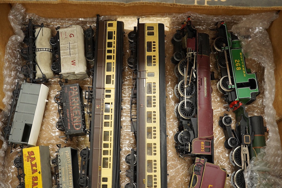 Twenty-two 00 gauge model railway items by Hornby Dublo, etc. including five locomotives; an LMS Duchess of Atholl, a BR Standard Class 4, 80054, a kit-built GWR Class 57xx, 8729, a GWR Castle Class, Bristol Castle, an S